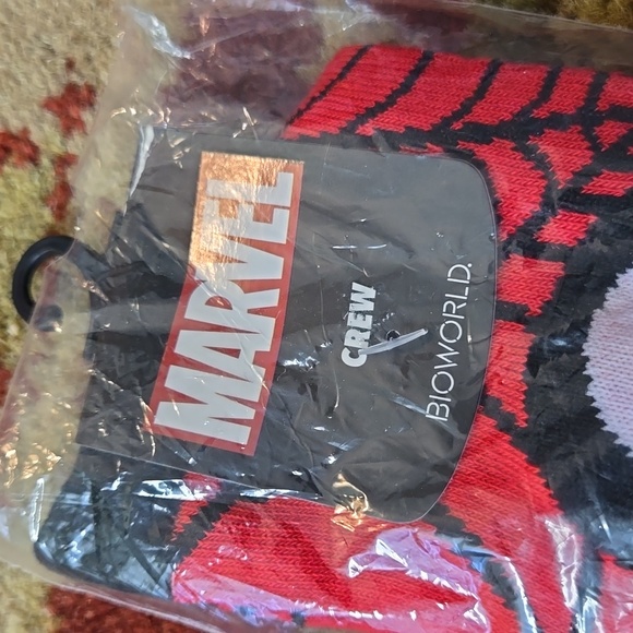 NWT Bioworld Marvel Spiderman crew socks - Picture 2 of 3